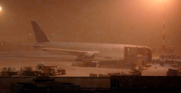 Un avión cubierto de nieve en el aeropuerto de Malpensa.