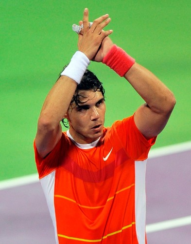 El tenista español Rafael Nadal celebra su victoria sobre el serbio Víctor Troicki en la semifinal del Torneo de Doha jugada hoy viernes 8 de enero de 2010 en Doha, Qatar. Nadal venció por 6-1 y 6-3.