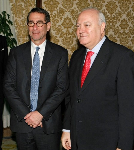 El ministro de Asuntos Exteriores, Miguel Ángel Moratinos (d), se entrevistó con Alan Solomont.