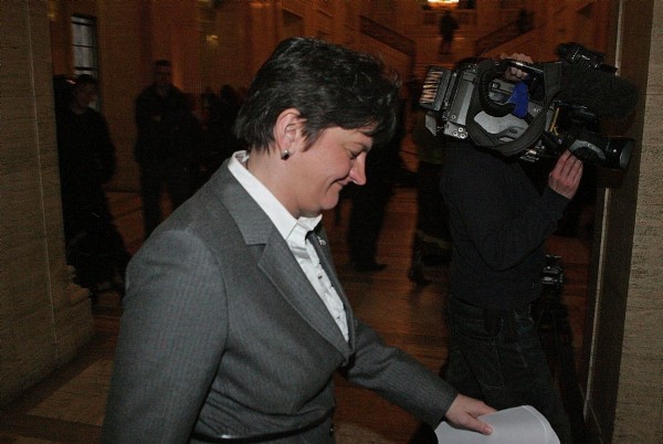 La designada ministra principal de Irlanda del Norte, Arlene Foster, fotografiada tras su reunión con el hasta hoy ministro principal, Peter Robinson.