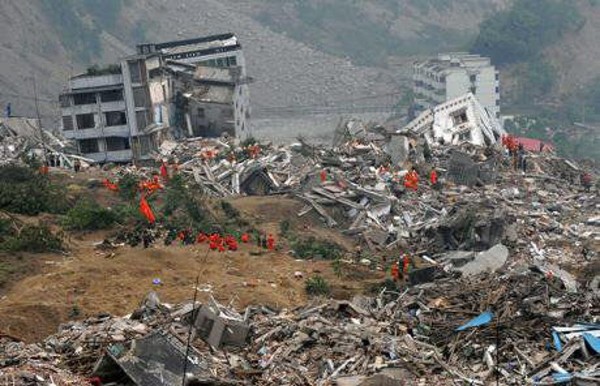 Fotografía cedida por Radioteleginenhaiti.com que muestra el estado de varias edificaciones en Puerto Príncipe (Haití), tras el sismo de 7 grados de la escala Richter que sacudió al país más pobre de América, con consecuencias potencialmente 