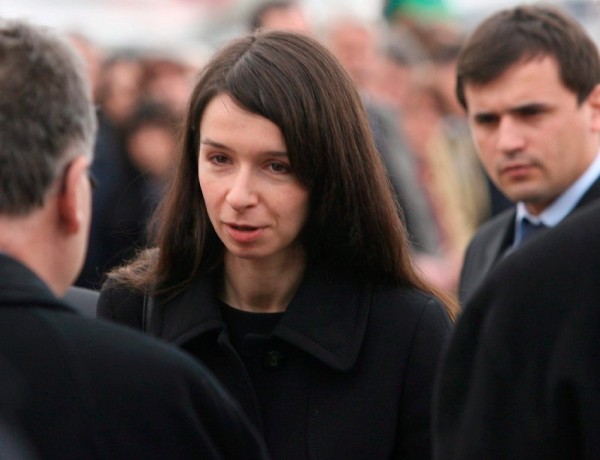 La hija de la fallecida pareja presidencial polaca, Marta, y su marido, Marcin Dubieniecki (d).