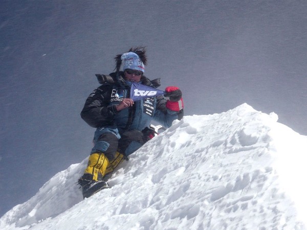 La montañera española Edurne Pasaban, en la cima del Annapurna, con lo que la guipuzcoana conquidstó ya su decimotercer 