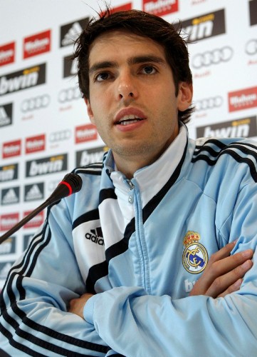 El jugador brasileño del Real Madrid Kaká, durante la rueda de prensa que ofreció tras el entrenamiento que realizó la plantilla blanca en la ciudad deportiva de Valdebebas.