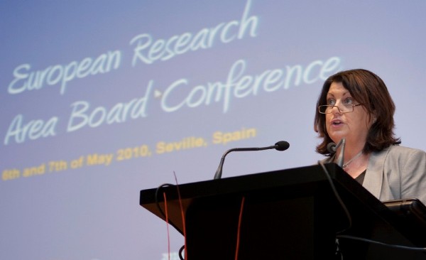 La comisaria de Investigación, Imnovación y Ciencia de la Unión Europea, Máire Geoghegan-Quinn durante su discurso en la apertura de la conferencia ERAB, donde expertos internacionales debatirán el futuro del Espacio Europeo de Investigación.