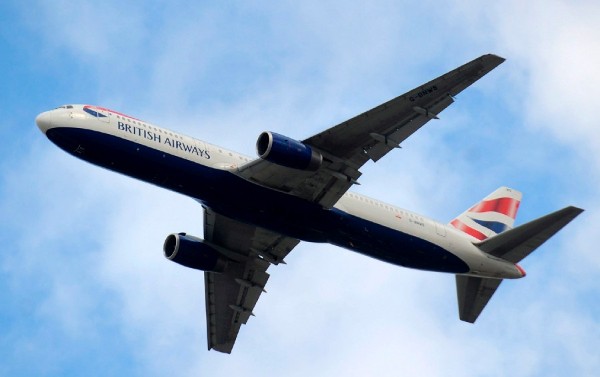 Un avión de British Airways (BA) mientras despega del aeropuerto de Heathrow en Londres.
