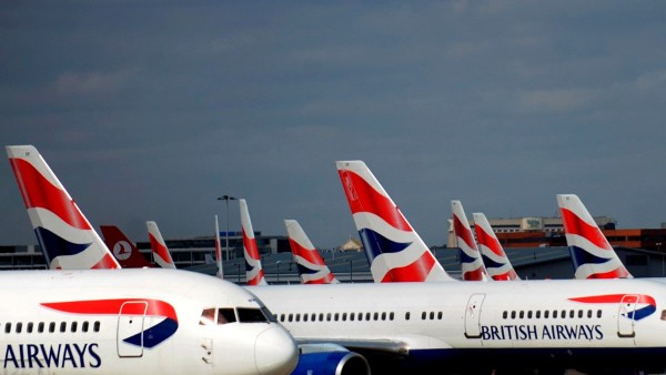 Aviones de British Airways (BA) en el aeropuerto de Heathrow en Londres, Reino Unido.