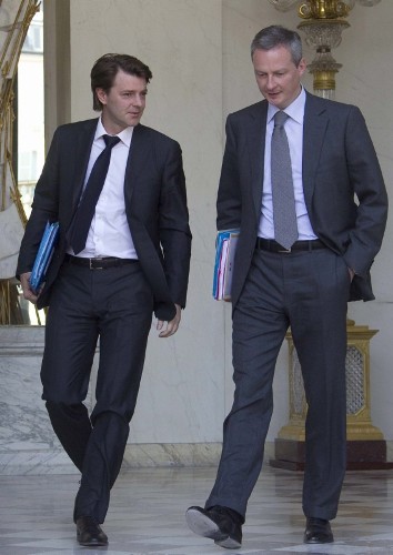 El ministro del Presupuesto, François Baroin (i), y el secretario de Estado francés de Asuntos Europeos, Bruno Le Maire.