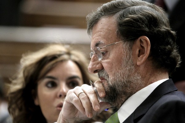 El lider del PP, Mariano Rajoy y la protavoz parlamentaria del partido, Soraya Sáenz de Santamaría.