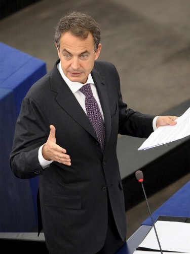 El presidente del gobierno, José Luis Rodríguez Zapatero, habla ante el pleno del Parlamento Europeo en Estrasburgo (Francia), hoy, 6 de julio de 2010. Zapatero hizo balance de la presidencia española de la UE y se someterá al examen de los eurodiputados.