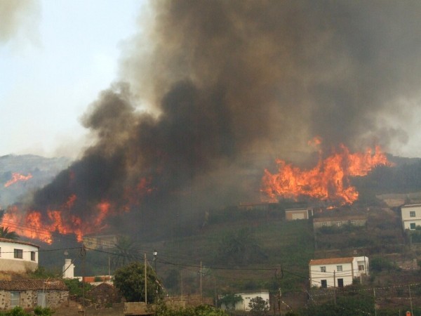 Imagen del fuego en Chipude.