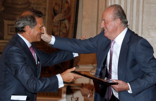 El rey Juan Carlos hace entrega del Premio Nacional de Investigación 