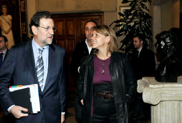 El presidente del Partido Popular, Mariano Rajoy, y la secretaria general del Partido, María Dolores de Cospedal, a su llegada al IV Encuentro de Presidentes Provinciales e insulares que el PP ha celebrado en Segovia.