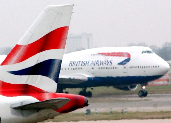 Aviones de British Airways en la pista del aeropuerto de Heathrow en Londres.