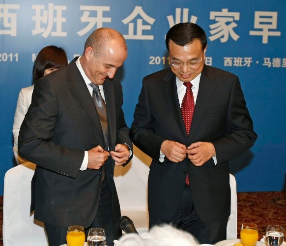 El ministro de Industria, Miguel Sebastián, junto al viceprimer ministro chino, Li Keqiang.