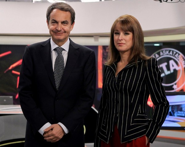 José Luis Rodriguez Zapatero, acompañado por la directora de informativos de Antena 3, Gloria Lomana.