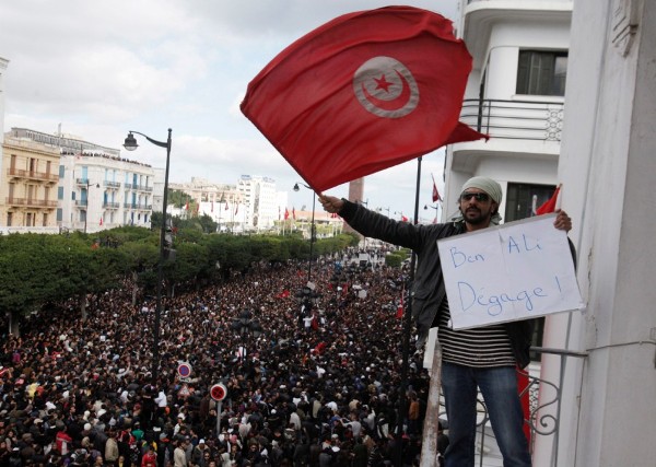 Multitudinaria protesta convocada contra Zine el Abidine Ben Alí.