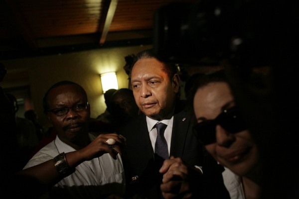 El expresidente haitiano Jean Claude Duvalier (c), también conocido como 'Baby Doc'.