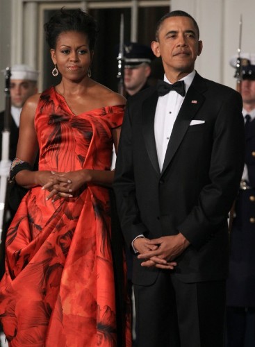 El presidente estadounidense, Barack Obama (d), y su esposa, Michelle (i).