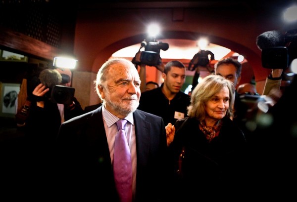 El candidato presidencial portugúes, respaldado por el Partido Socialista y el Bloque de Izquierda (BE), Manuel Alegre (i), y su esposa Mafalda Durao (d).