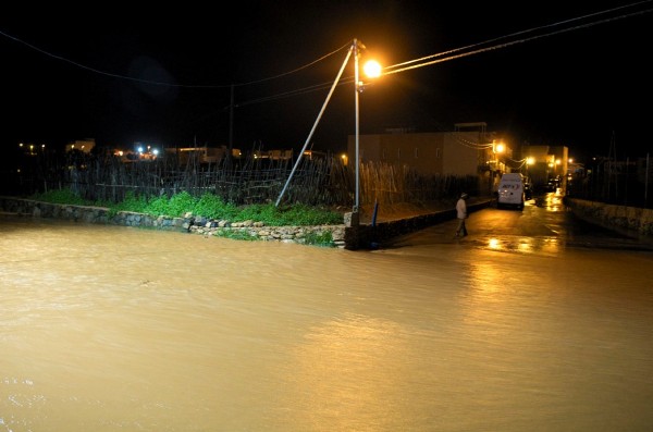 Una calle de Tuineje, en el sur de Fuerteventura, inundada a causa de la tromba de agua.