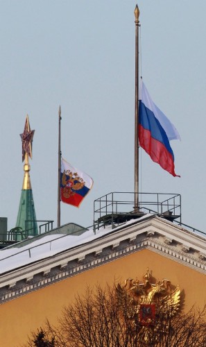 Las banderas ondean en el Kremlin a media asta.