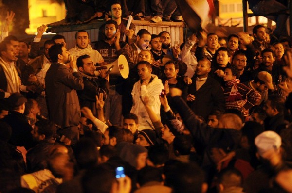 Manifestantes egipcios esperan a Mohamed ElBaradei.