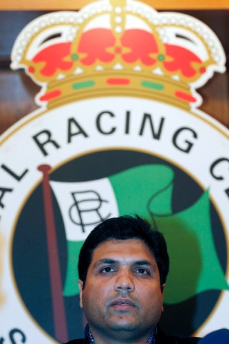 El empresario indio Hassan Ali Syed durante su primera comparecencia en rueda de prensa tras haber adquirido el equipo cántabro el pasado fin de semana.