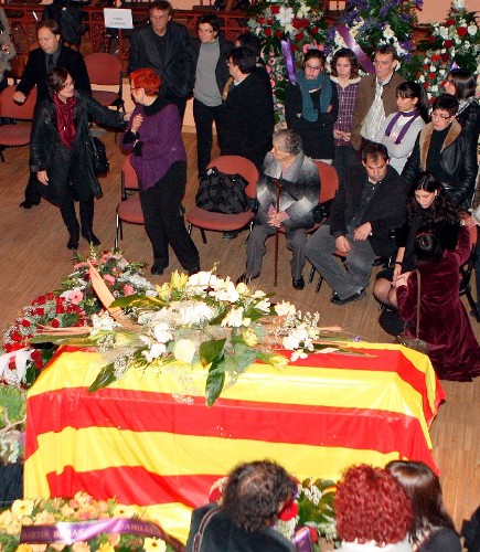 Los hijos del cocinero Santi Santamaria en el funeral.
