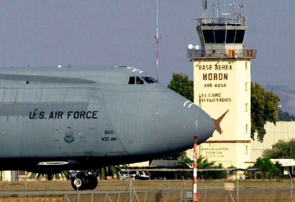 Fotografía de archivo, del 8 de octubre de 2001, de un avión C-5 Galaxy de la Fuerza Aérea de Estados Unidos en la base aérea de Morón de la Frontera.