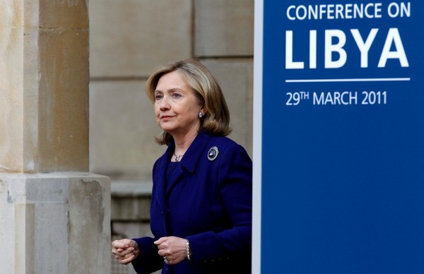 La secretaria de Estado de EEUU, Hillary Clinton, sale de Lancaster House al término de la Conferencia de Londres sobre Libia.