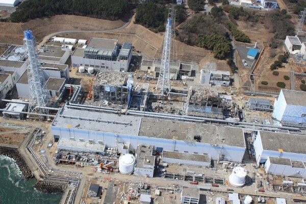 Foto facilitada por Air Photo Service hoy, miércoles 30 de marzo de 2011, que muestra una vista aérea de las unidades dañadas de la central nuclear de Fukushima.