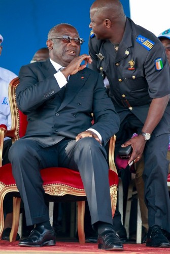 Fotografía de archivo del entonces presidente marfileño, Laurent Gbagbo (i), durante un mitin electoral en Abiyán (Costa de Marfil).