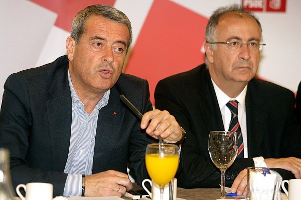 Los candidatos del PSOE de Tenerife al Cabildo, Aurelio Abreu (i), y al Parlamento de Canarias, Francisco Hernández Spínola.