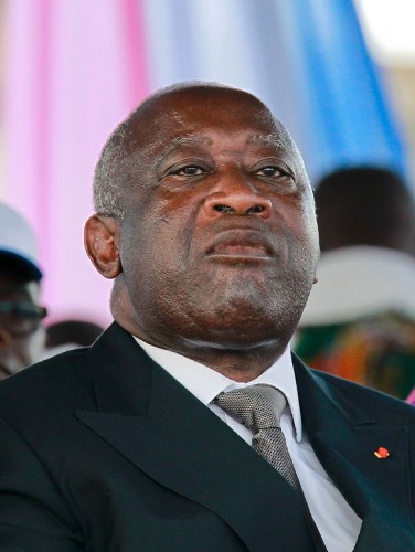 Imagen de archivo tomada el 25 de octubre de 2010 que muestra al presidente saliente de Costa de Marfil, Laurent Gbagbo durante un acto electoral en Abiyán.