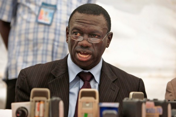 Una fotografía de archivo fechada el 20 de febrero de 2011 que muestra al principal líder de la oposición de Uganda, Kizza Besigye.