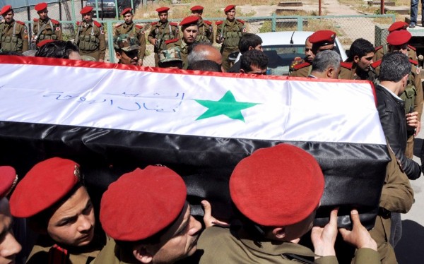 Funeral del oficial del ejército Nihad Dayoub, oriundo de la localidad costera de Latakia, que inicia en el hospital Tishrin de Damasco.