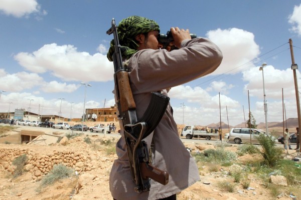 Rebeldes libios controlan el punto fronterizo de Wazin.