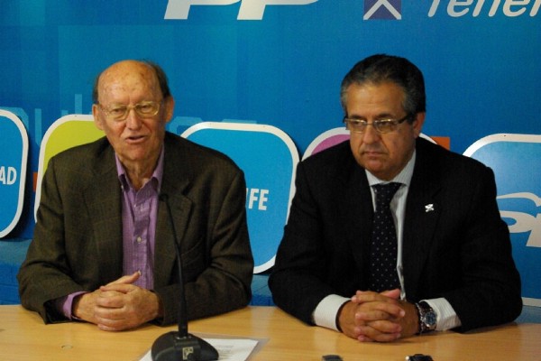 Macías (I) Y Alarcó (D) Han Presentado La Labor En El Senado Del PP Canario.