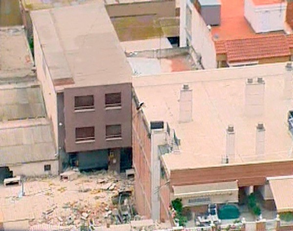 Imagen aérea de uno de los inmuebles de Lorca afectados por el terremoto de 5,1 grados en la escala de Richter, que sacudió este miércoles la ciudad y en el que nueve personas han muerto y casi 300 han resultado heridas.
