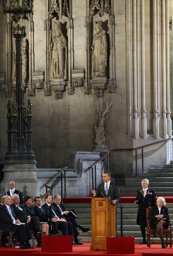 El presidente estadounidense, Barack Obama (c), interviene ante los miembros de la Cámara de los Comunes y de la Cámara de los Lores en el Parlamento británico en Londres, Reino Unido, hoy, miércoles 25 de mayo de 2011. Obama se encuentra en el Reino Unido en visita de Estado.