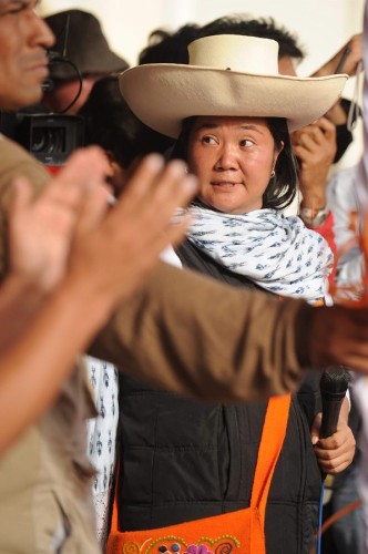 La candidata presidencial peruana por el partido Fuerza 2011, Keiko Fujimori, participa durante un mitin en la localidad de Bambamarca en Cajamarca.