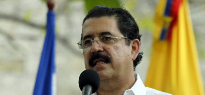 El expresidente de Honduras Manuel Zelaya pronuncia un discurso.