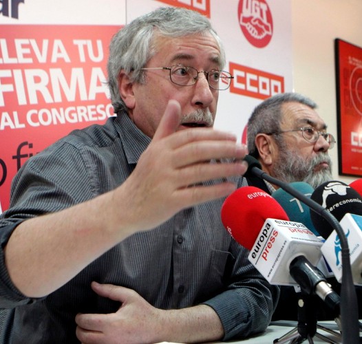 Los secretarios generales de UGT y CC.OO, Cándido Méndez (d) e Ignacio Fernández Toxo.
