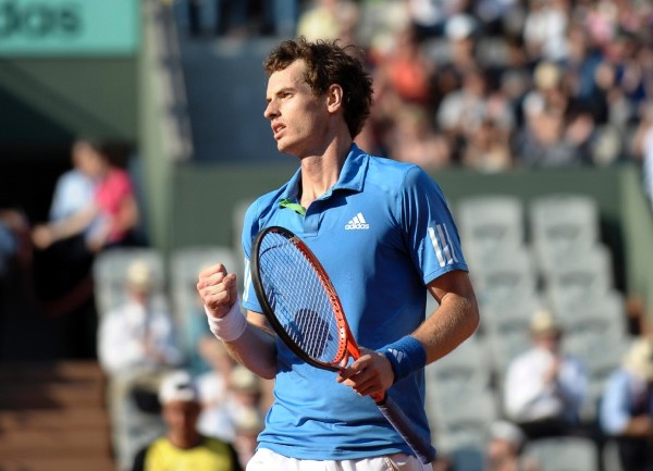 El tenista británico Andy Murray celebra su victoria ante el argentino Juan Ignacio Chela.