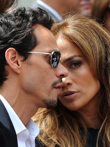 La cantante y actriz estadounidense Jennifer Lopez y su esposo, el cantante Marc Anthony.