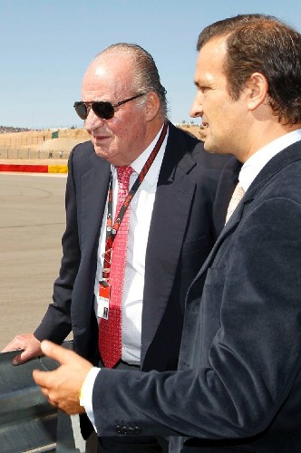 El Rey junto al traumatólogo Ángel Villamor en el circuito de motociclismo Motorland, en Alcañiz (Teruel).