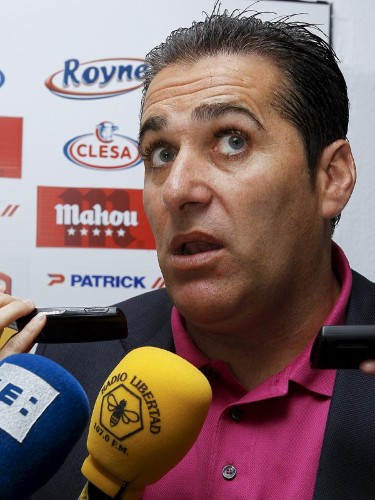 El entrenador del Rayo Vallecano.