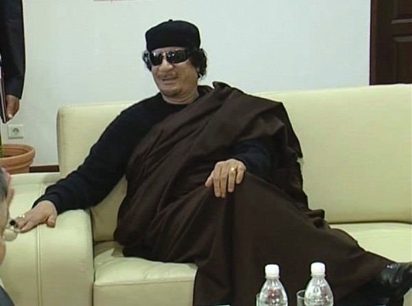 Un imagen de televisión en la que aparece el líder libio Muamar al Gadafi en Trípoli.