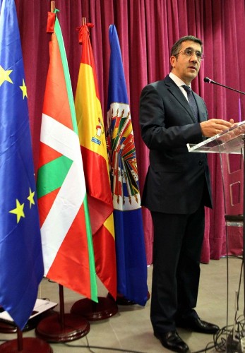 El lehendakari, Patxi López, durante su intervención hoy en la clausura en San Sebastián de la Conferencia Internacional sobre Víctimas del Terrorismo.